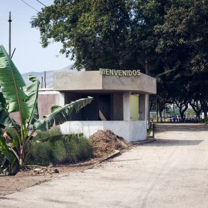 The entrance of the INIA (National Institute of Agricultural Research), an example of Peruvian -Japanese collaboration. Huaral, 2017. / Entrée de l'INIA (Institut National d'Investigation Agraire), exemple d'une collaboration péruvo-japonaise. Huaral, 2017.